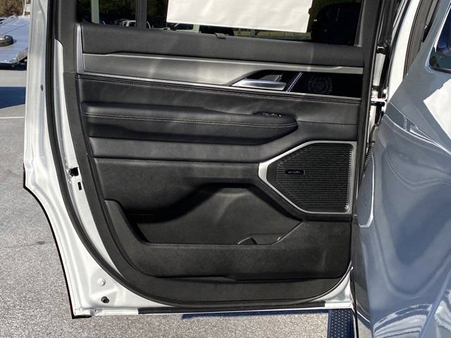 New 2025 Jeep Wagoneer 4WD w/ Convenience Group I image 24