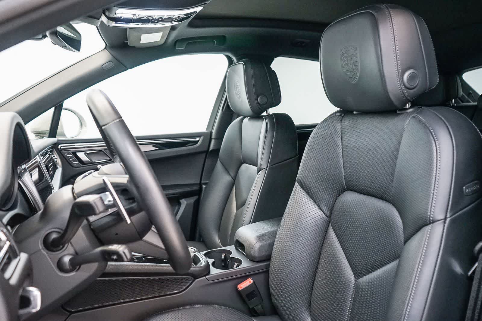 Certified 2026 Porsche Macan AWD/4WD image 5