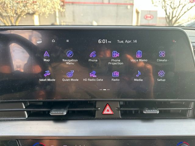 Used 2025 Kia Sportage EX image 15