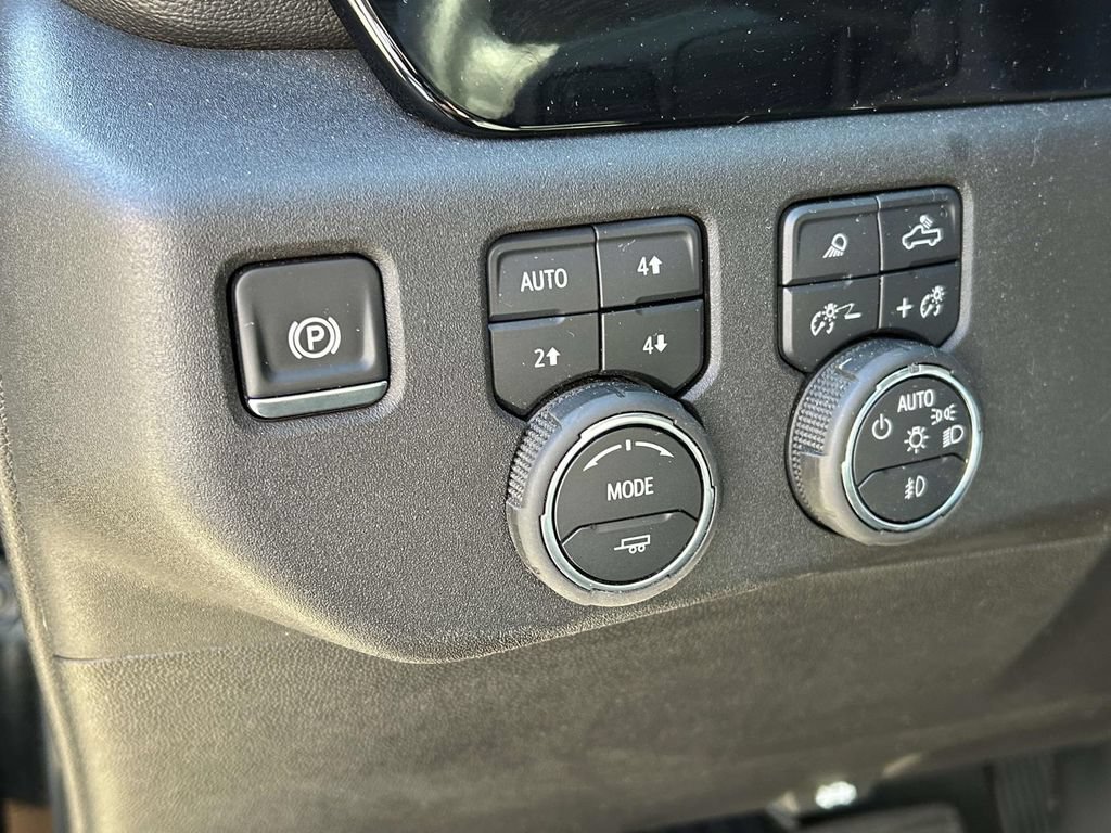 Used 2025 Chevrolet Silverado 2500 LTZ w/ LTZ Convenience Package AWD/4WD image 19