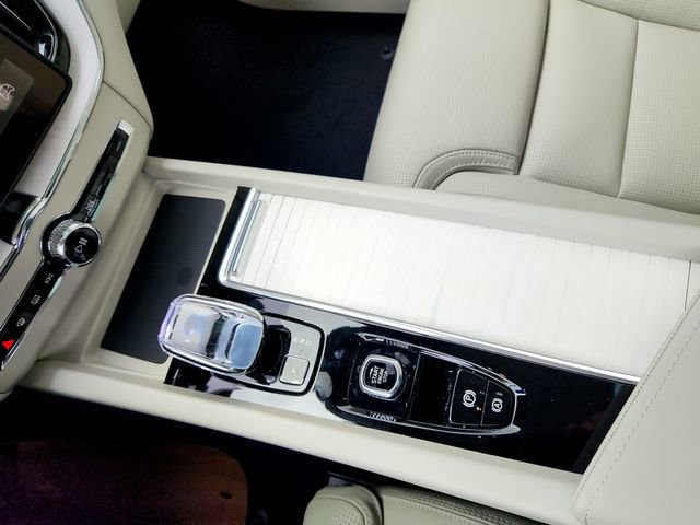 New 2026 Volvo XC60 B5 Ultra w/ Protection Package Premier image 26