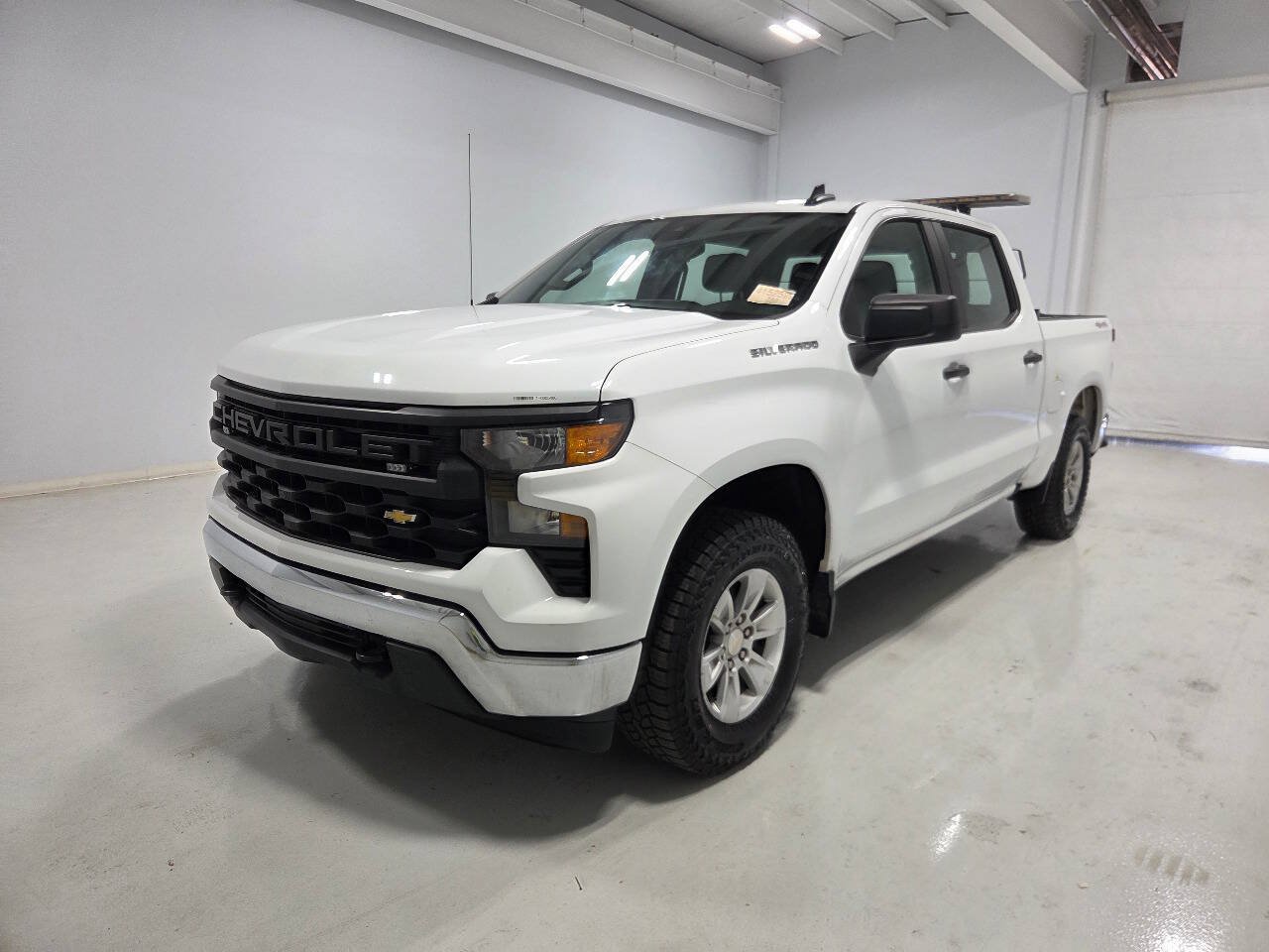 Used 2023 Chevrolet Silverado 1500 W/T w/ Trailering Package AWD/4WD image 3
