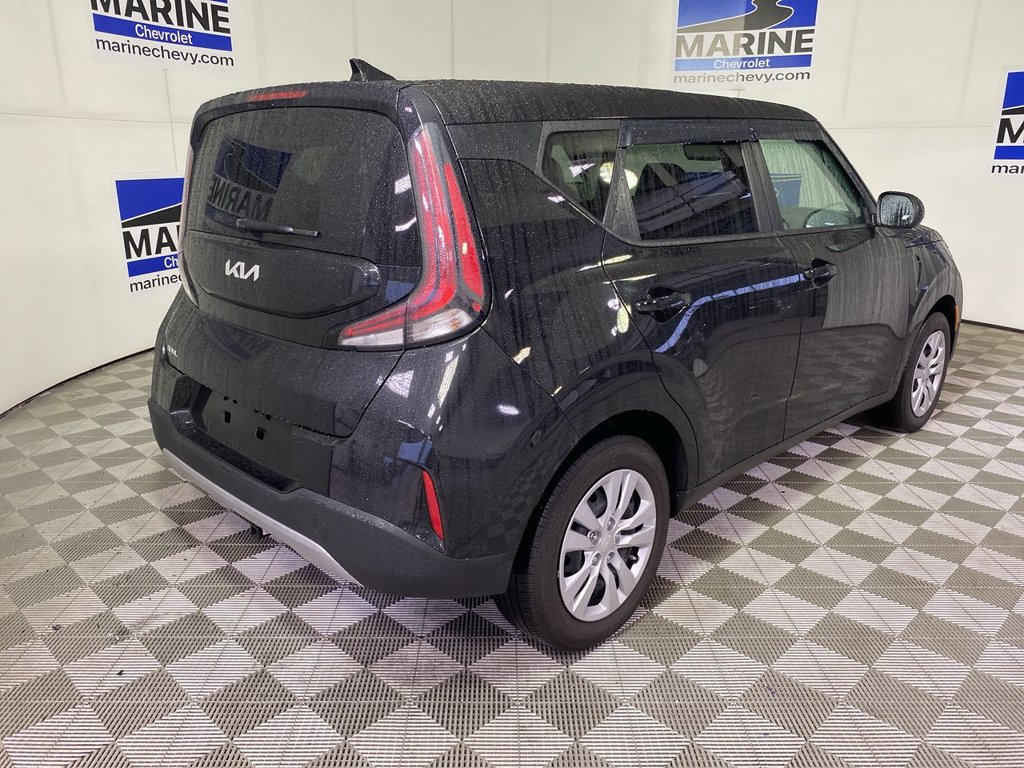 Used 2024 Kia Soul LX FWD image 16