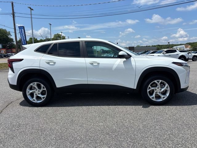 Used 2024 Chevrolet Trax LS w/ LS Convenience Package FWD image 2