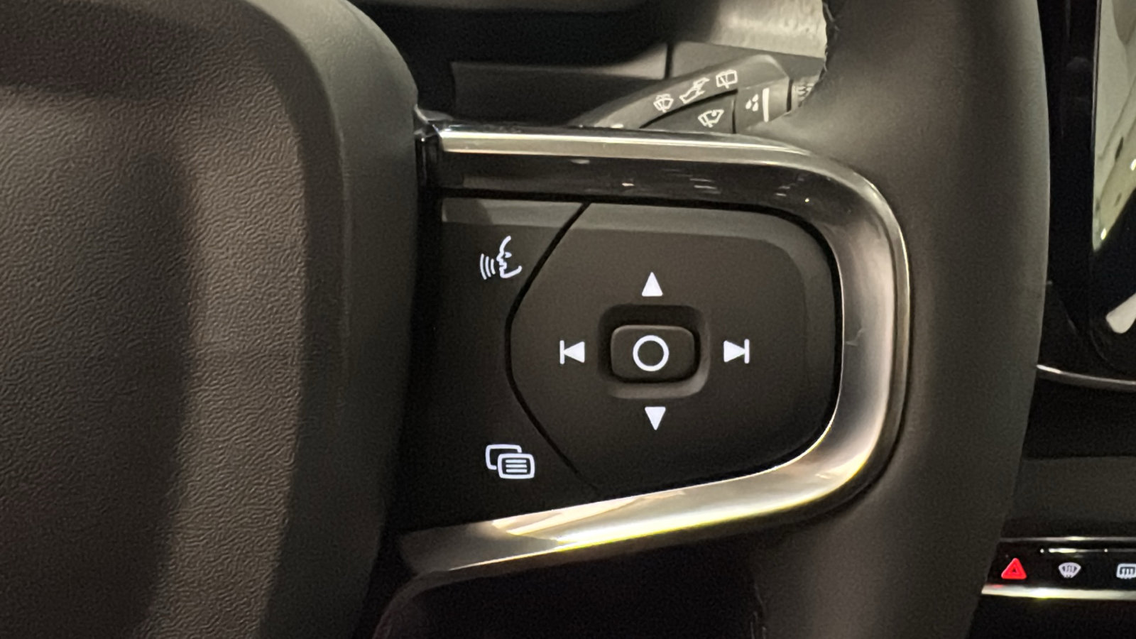 New 2026 Volvo XC40 B5 Core w/ Climate Package AWD/4WD image 14