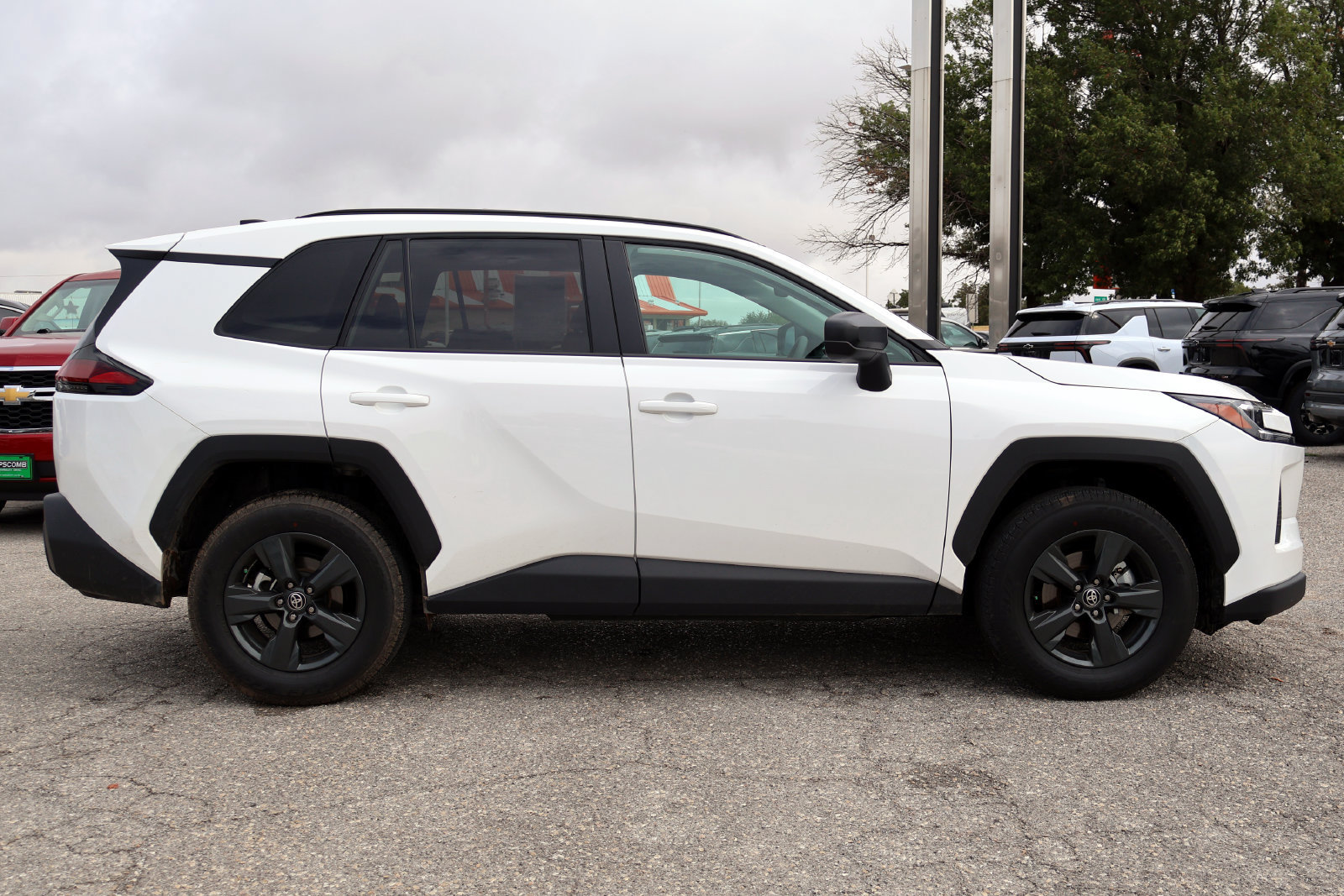 Used 2026 Toyota RAV4 LE AWD/4WD image 5