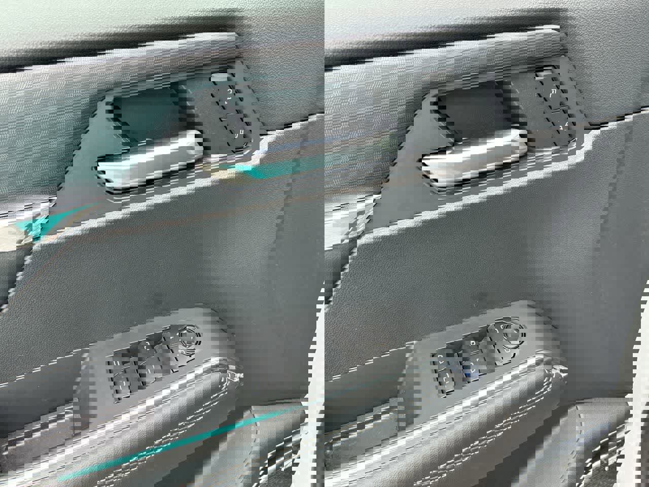 Used 2025 GMC Acadia Elevation image 22