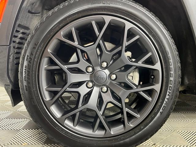 Used 2024 Jeep Grand Cherokee L Summit AWD/4WD image 12