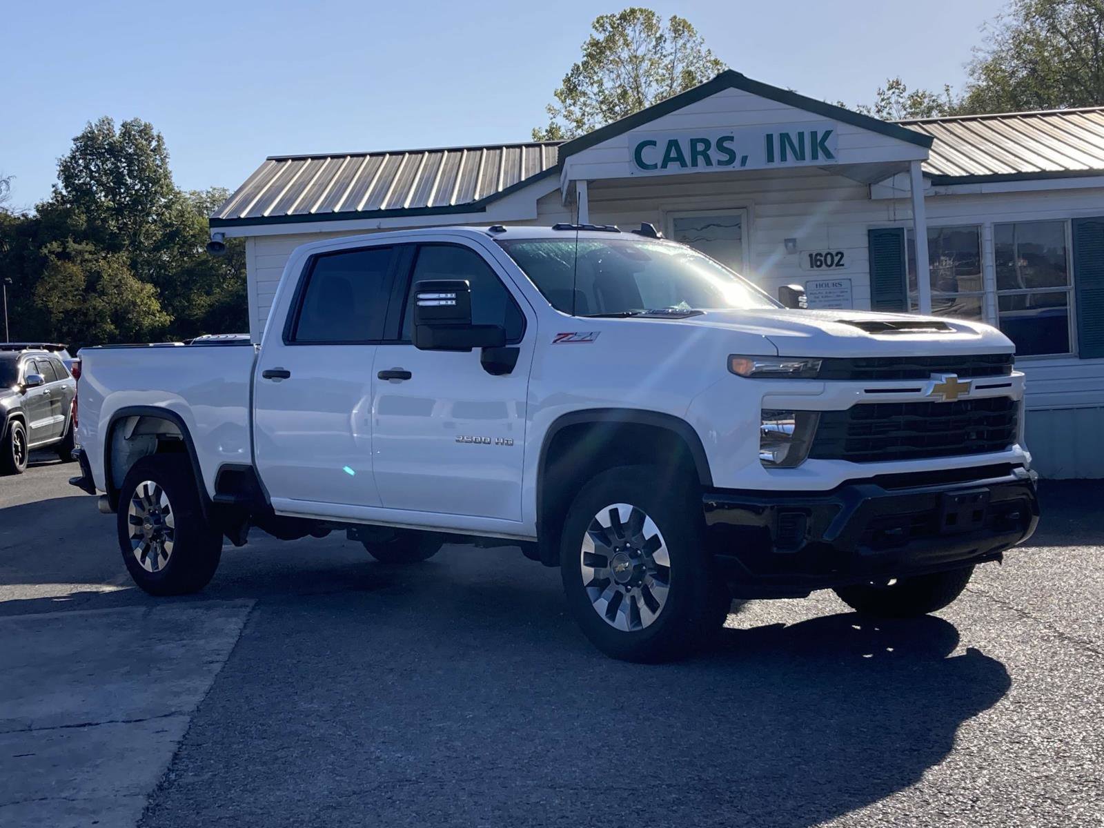 Used 2024 Chevrolet Silverado 2500 Custom w/ Custom Value Package image 1