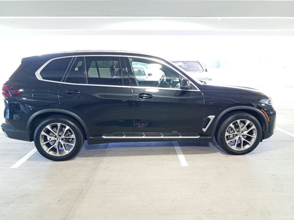 Used 2024 BMW X5 xDrive40i w/ Premium Package AWD/4WD image 4