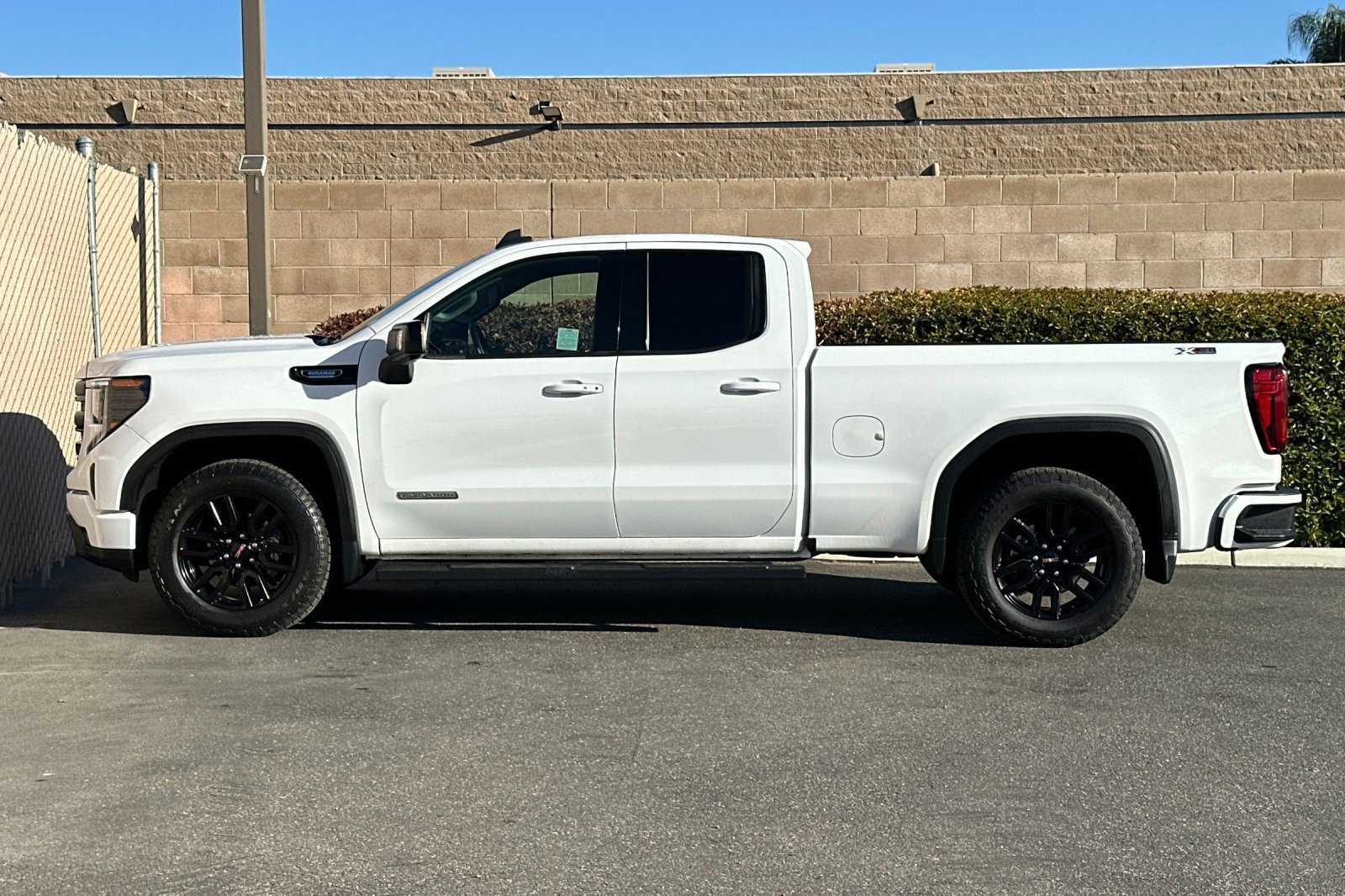 Certified 2022 GMC Sierra 1500 Elevation w/ Preferred Package AWD/4WD image 7