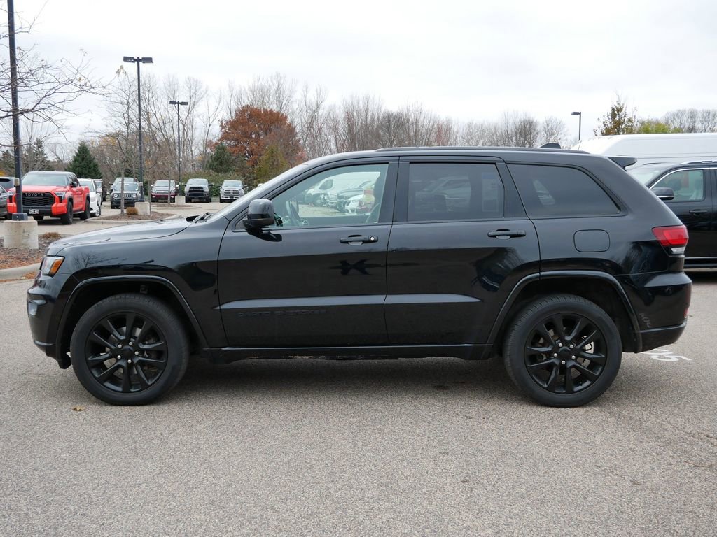 Used 2019 Jeep Grand Cherokee Altitude image 2