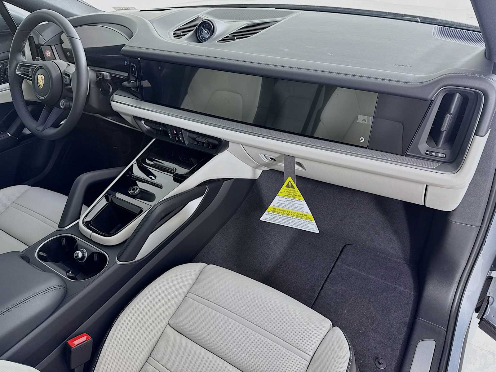 New 2026 Porsche Cayenne Coupe AWD/4WD image 31
