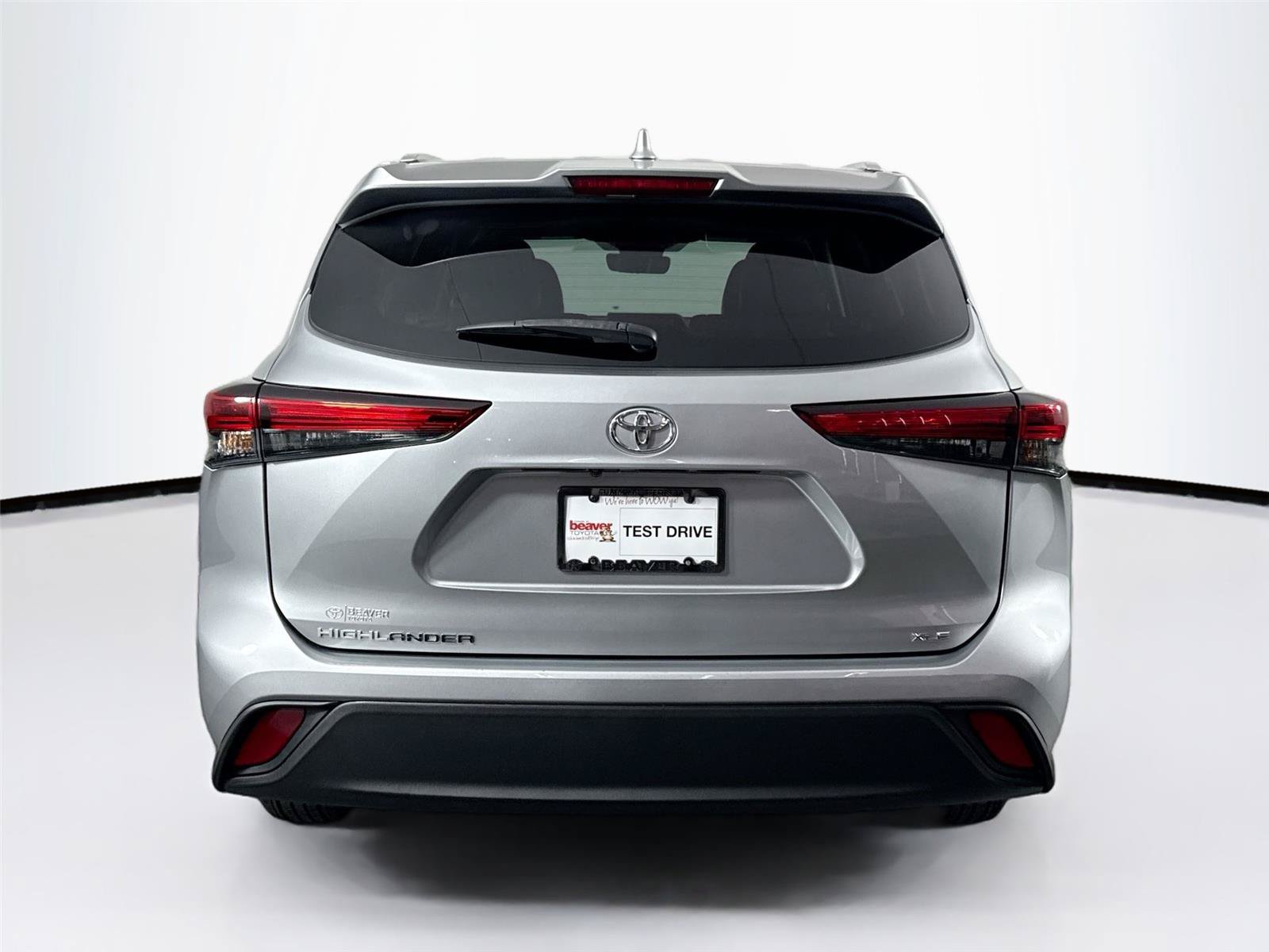 Used 2022 Toyota Highlander XLE FWD image 11