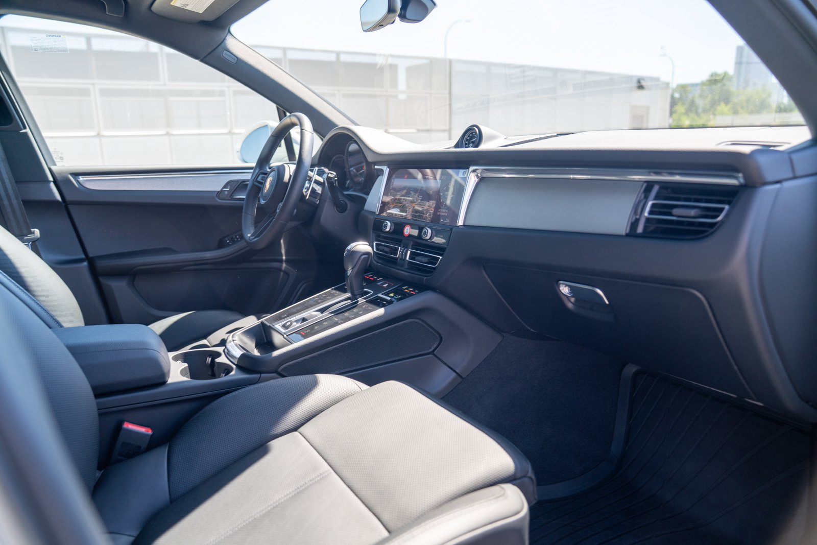 Certified 2026 Porsche Macan AWD/4WD image 26