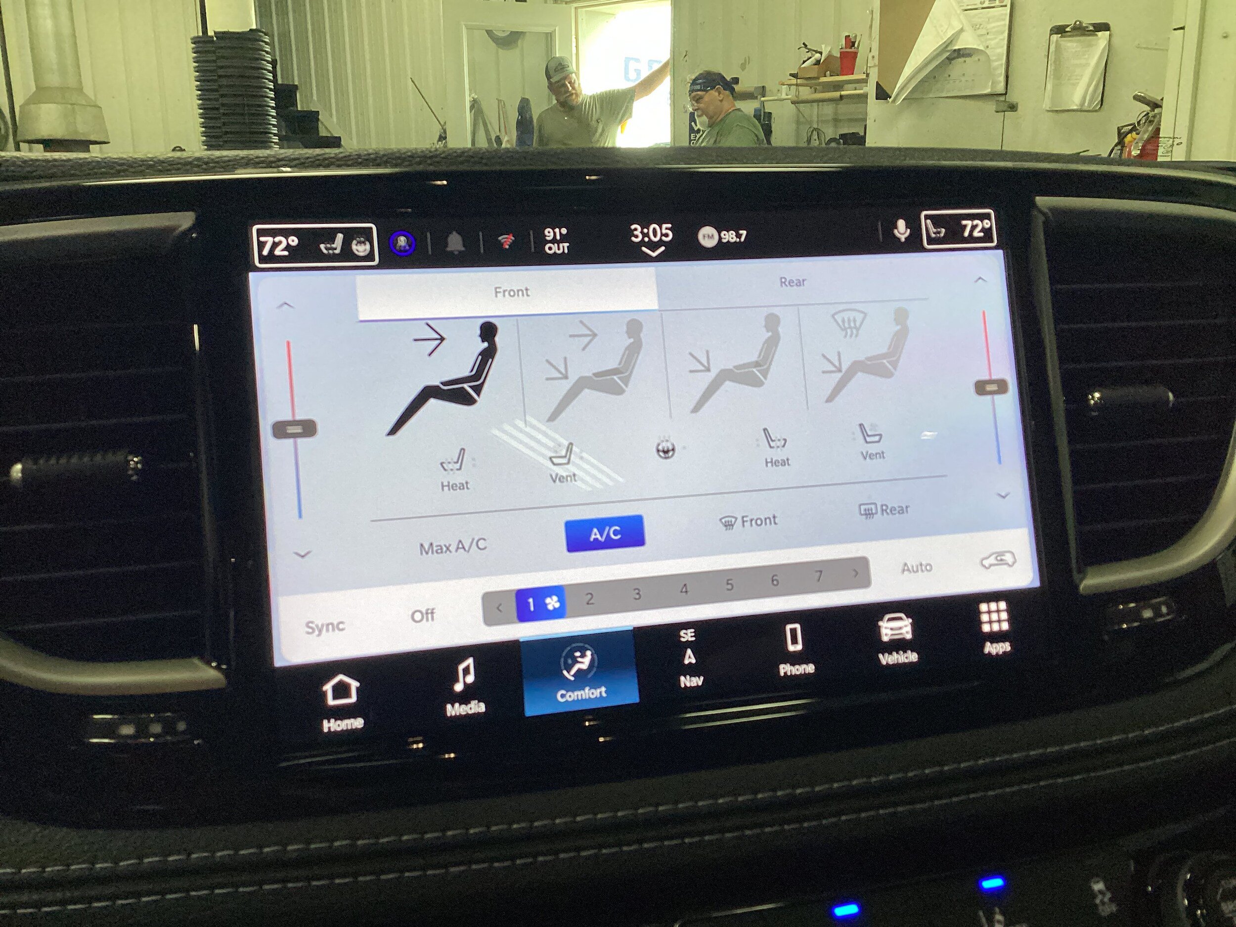 New 2027 Chrysler Pacifica Limited AWD/4WD image 28