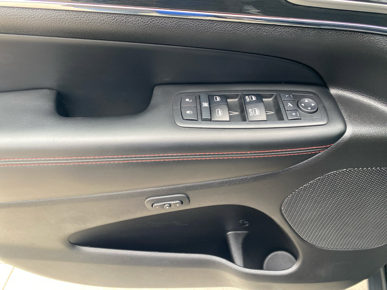 Used 2018 Jeep Grand Cherokee Trailhawk w/ Trailhawk Luxury Group image 18