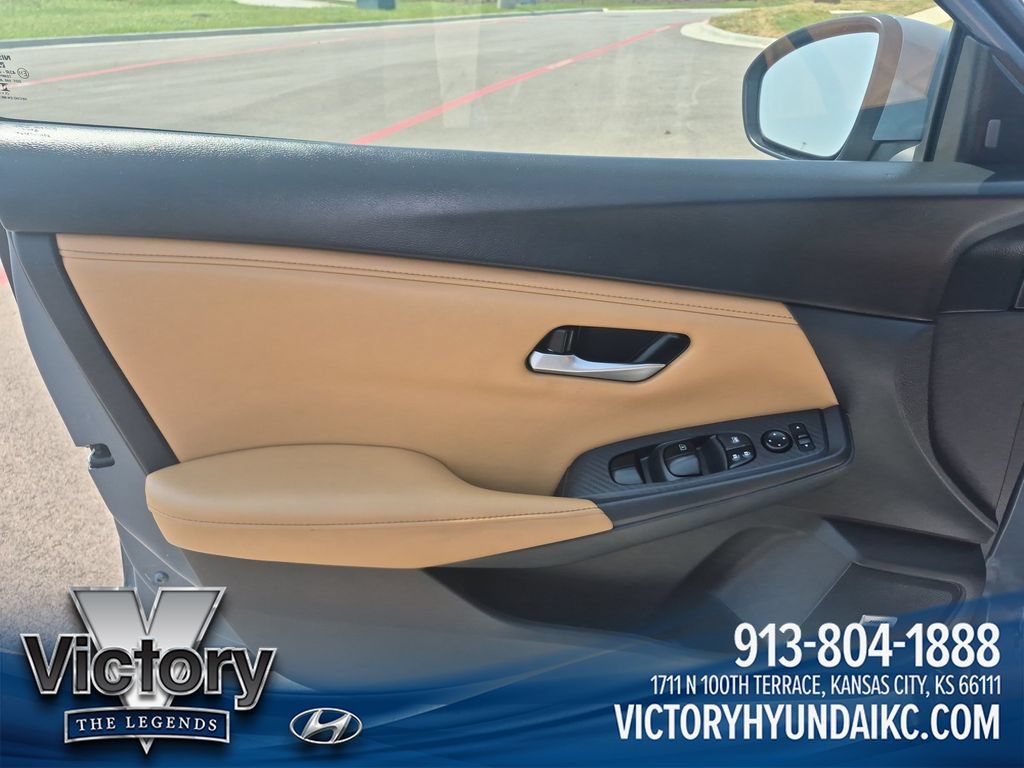 Used 2025 Nissan Sentra SV w/ SV Premium Package FWD image 12