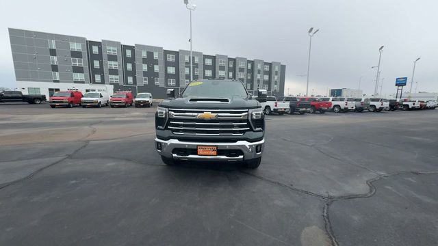 Used 2025 Chevrolet Silverado 2500 LTZ w/ LTZ Plus Package image 3