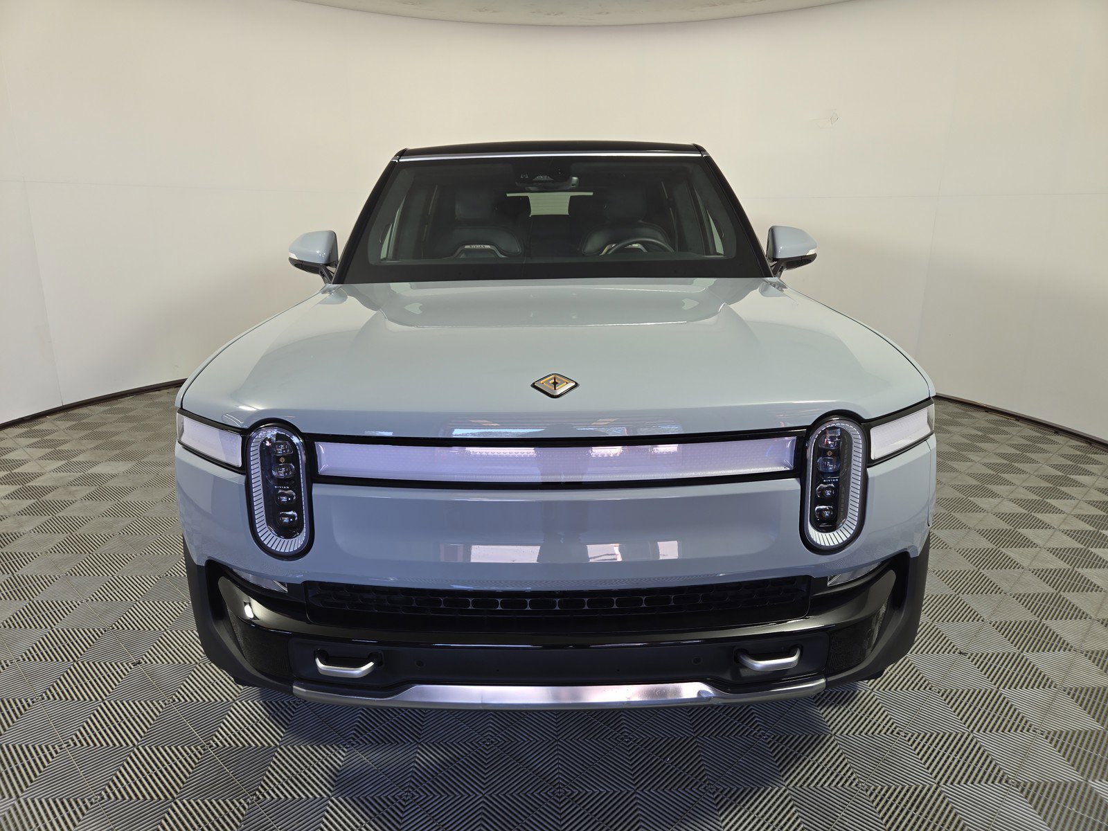 Used 2024 Rivian R1S Adventure AWD/4WD image 8