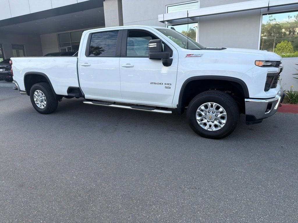 Used 2024 Chevrolet Silverado 2500 LT AWD/4WD image 10