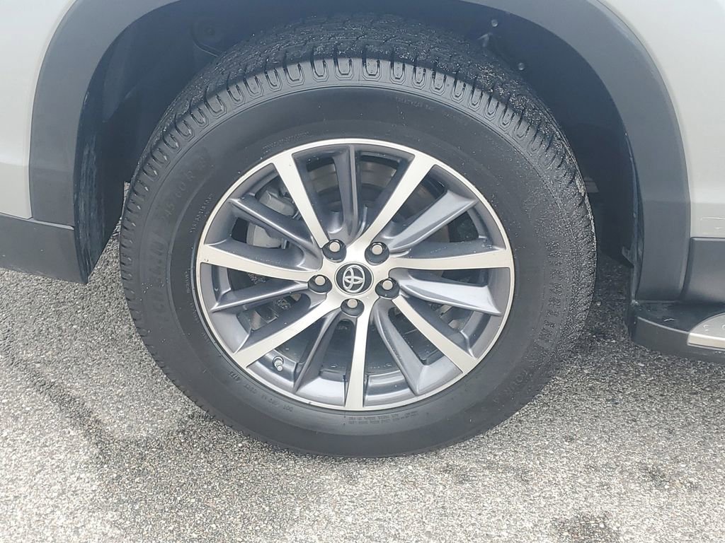 Used 2019 Toyota Highlander XLE image 8