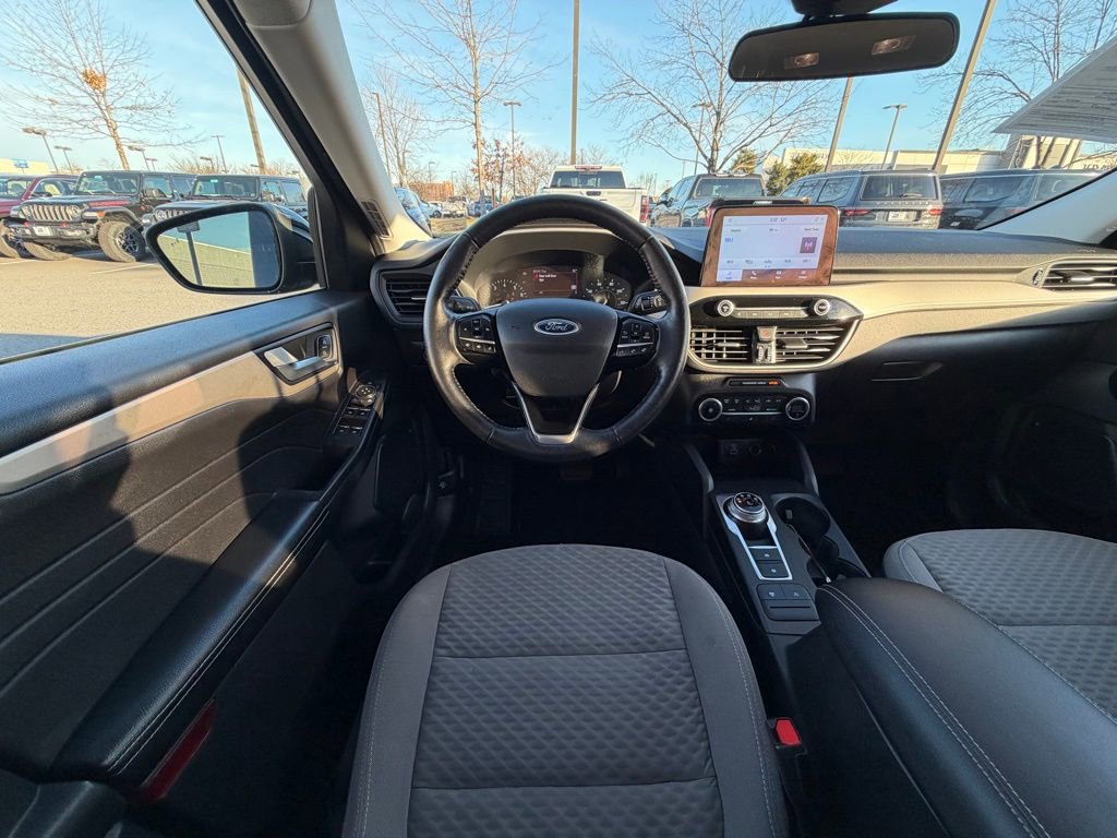 Used 2021 Ford Escape SE w/ Cold Weather Package image 19