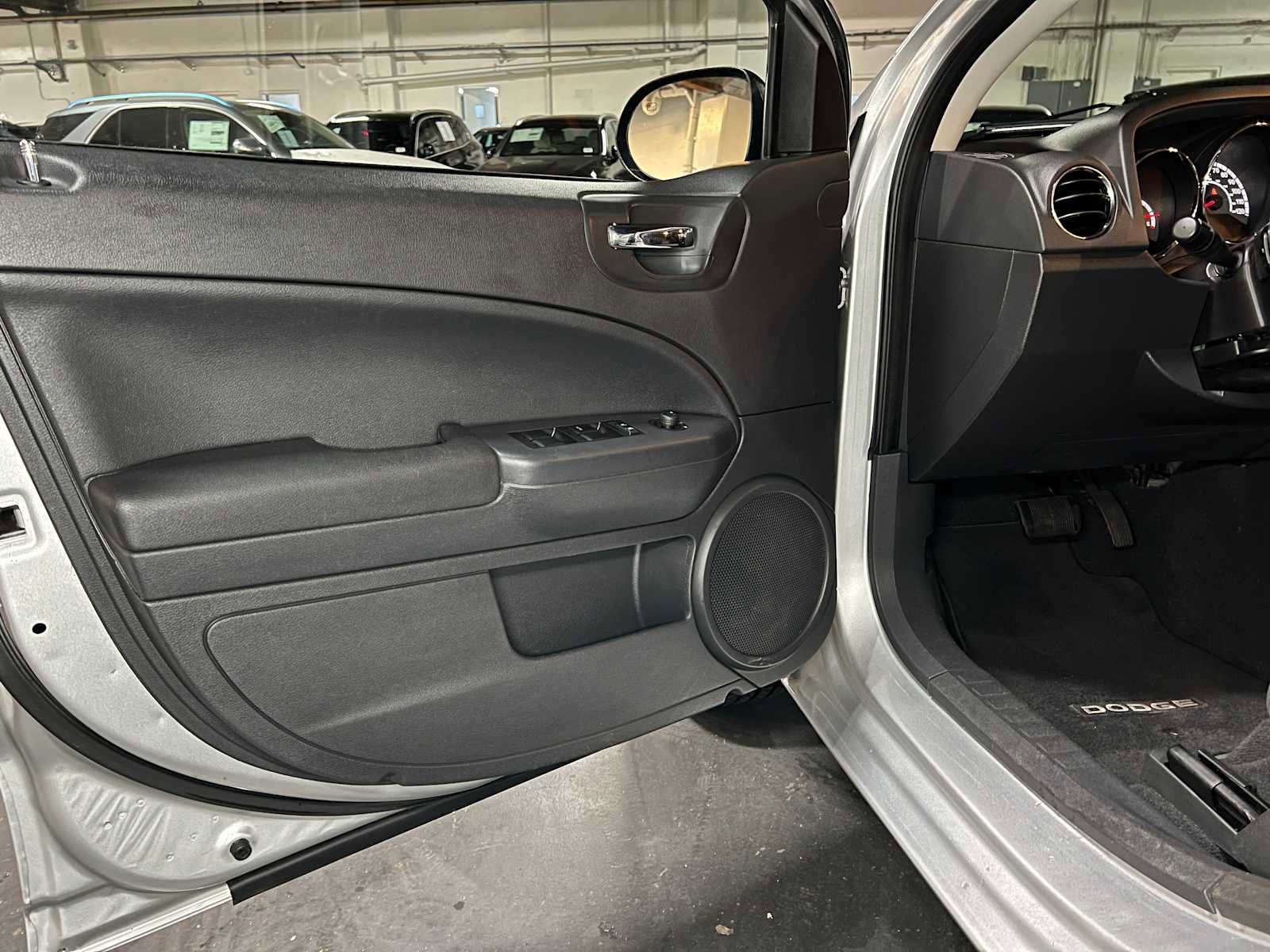 Used 2010 Dodge Caliber Heat w/ Premium Sound Group FWD image 20