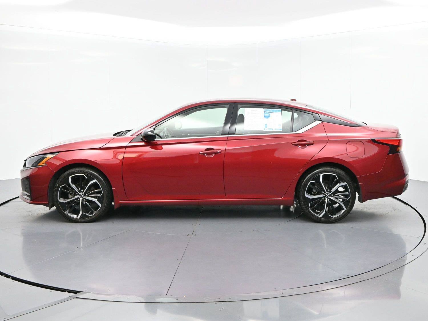 Used 2023 Nissan Altima 2.5 SR FWD image 4