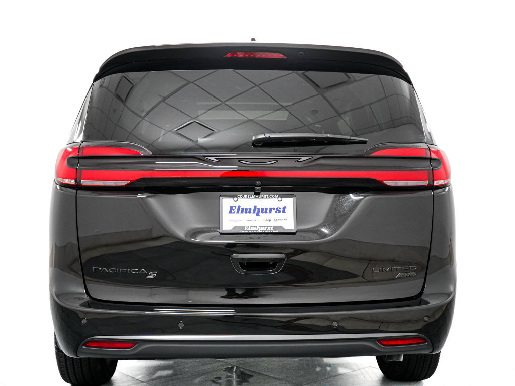 New 2027 Chrysler Pacifica Limited w/ Family Tech Group AWD/4WD image 6