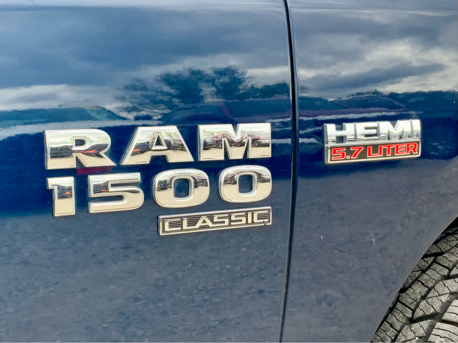 Used 2023 RAM 1500 Classic SLT AWD/4WD image 18