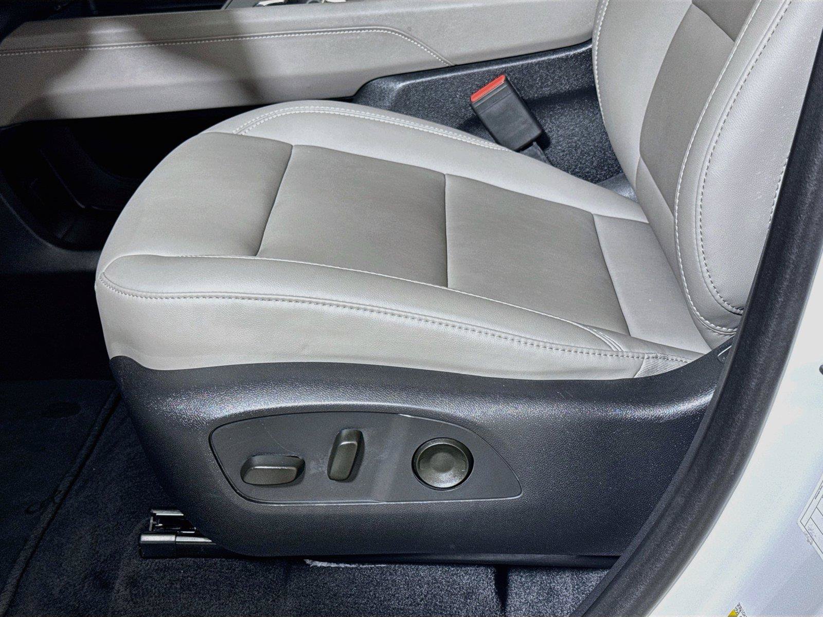 Used 2026 GMC Acadia Elevation w/ Elevation Premium Package FWD image 18