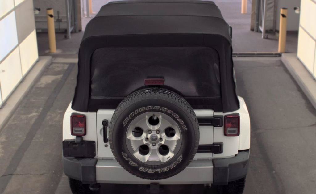 Used 2015 Jeep Wrangler Unlimited Sahara w/ Connectivity Group AWD/4WD image 6