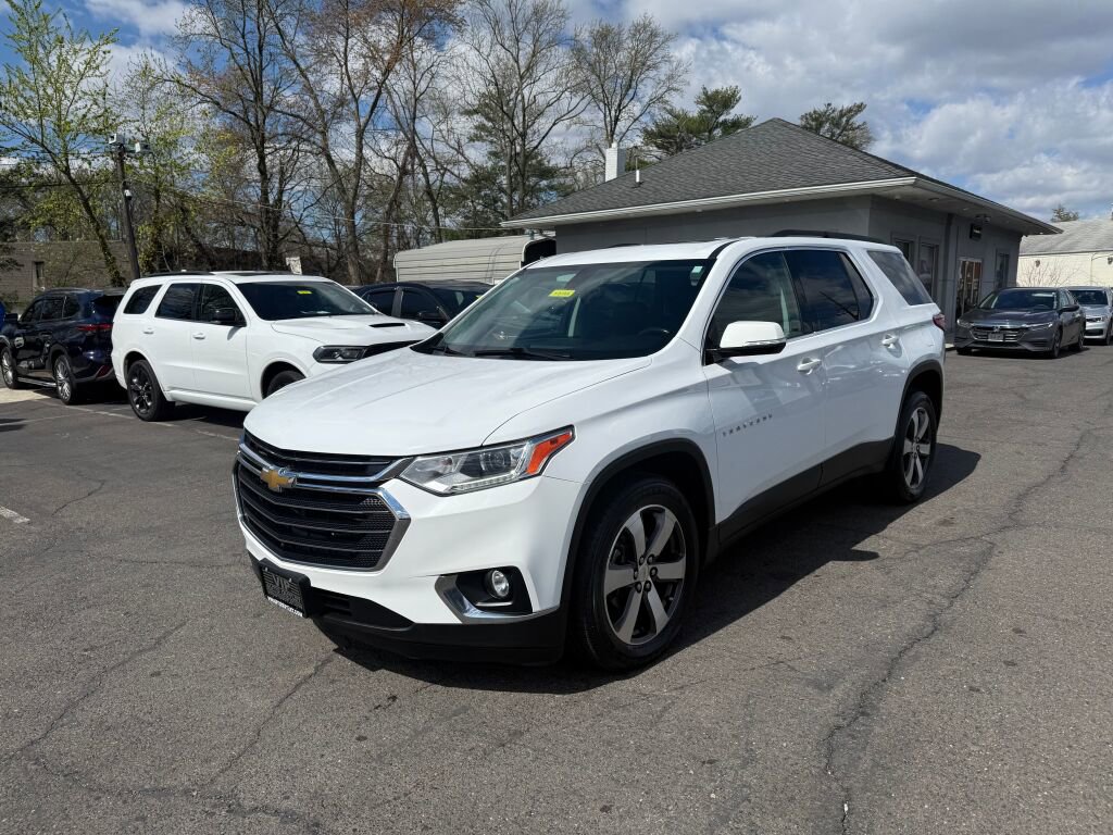 Used 2019 Chevrolet Traverse LT w/ LT Premium Package AWD/4WD image 3