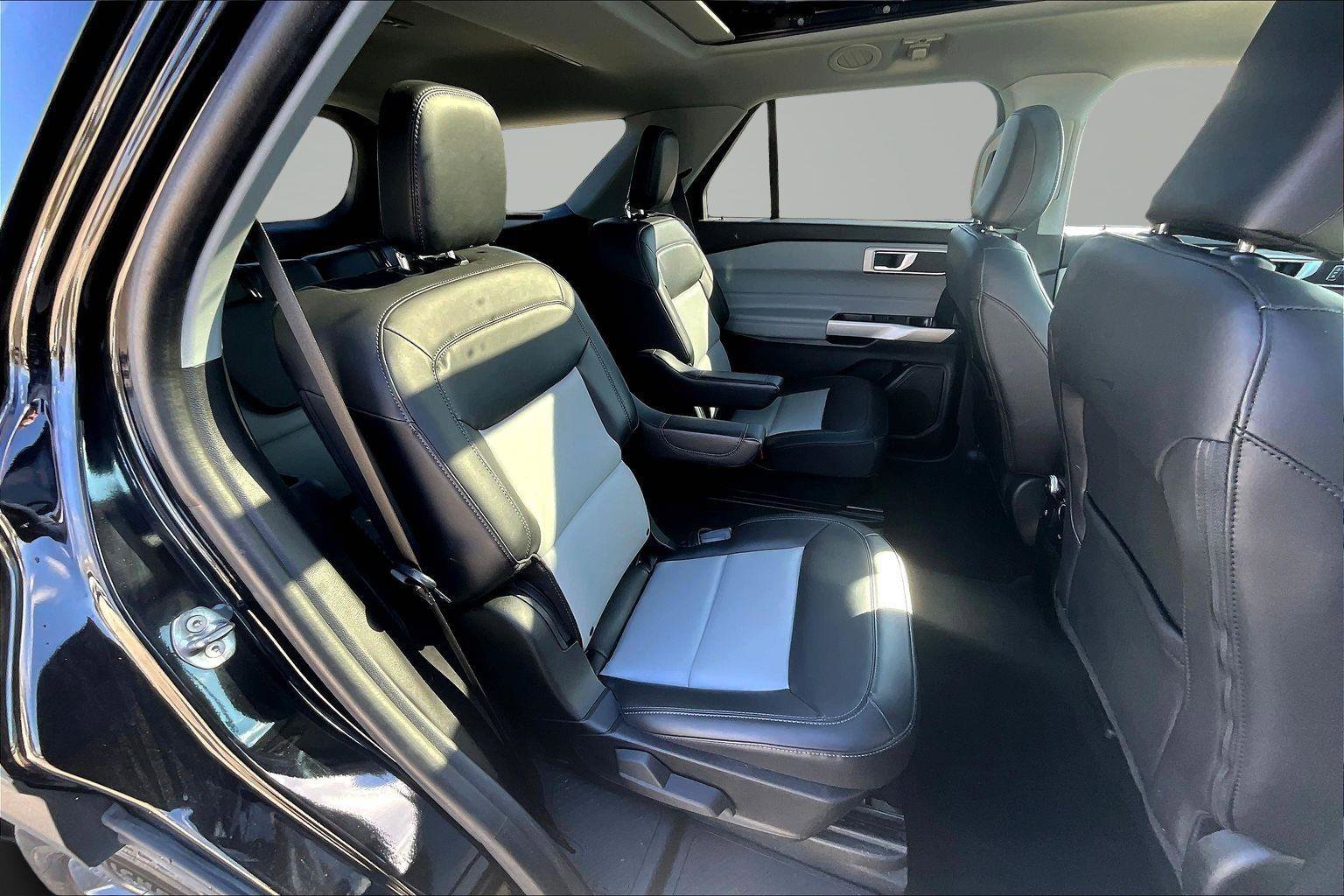 Used 2022 Ford Explorer XLT w/ Equipment Group 202A image 20
