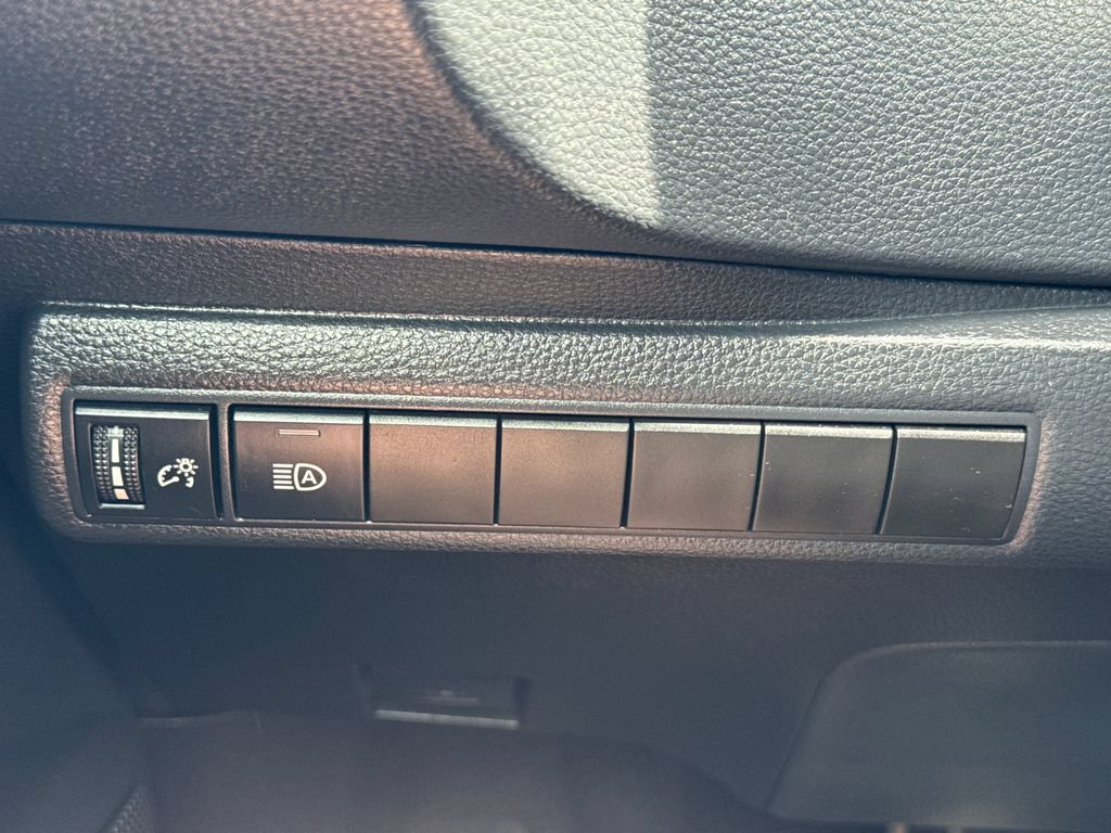 Used 2024 Toyota Corolla LE FWD image 31