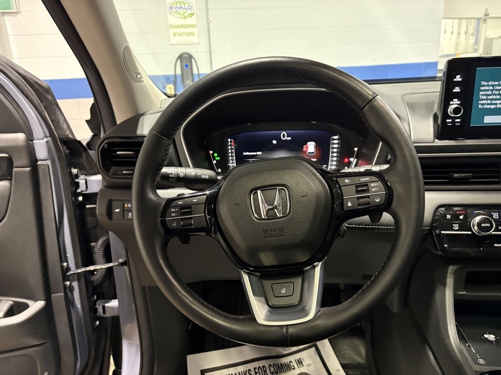 Used 2025 Honda Pilot Elite image 18