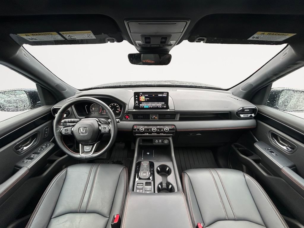 Used 2025 Honda Pilot TrailSport image 13