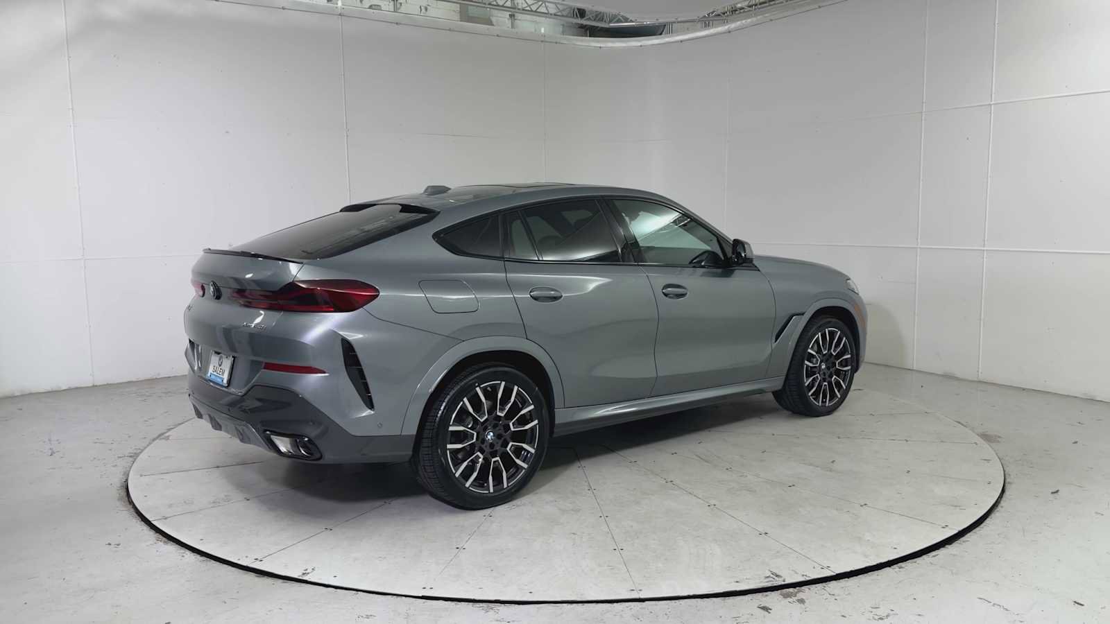 New 2026 BMW X6 xDrive40i AWD/4WD image 2