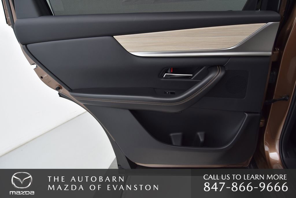 Used 2025 MAZDA CX-70 Plug-In Hybrid w/ Premium Pkg image 34