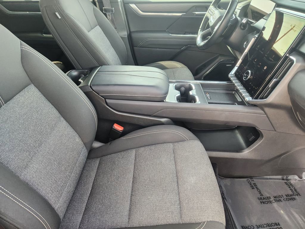 Used 2025 GMC Acadia Elevation image 15