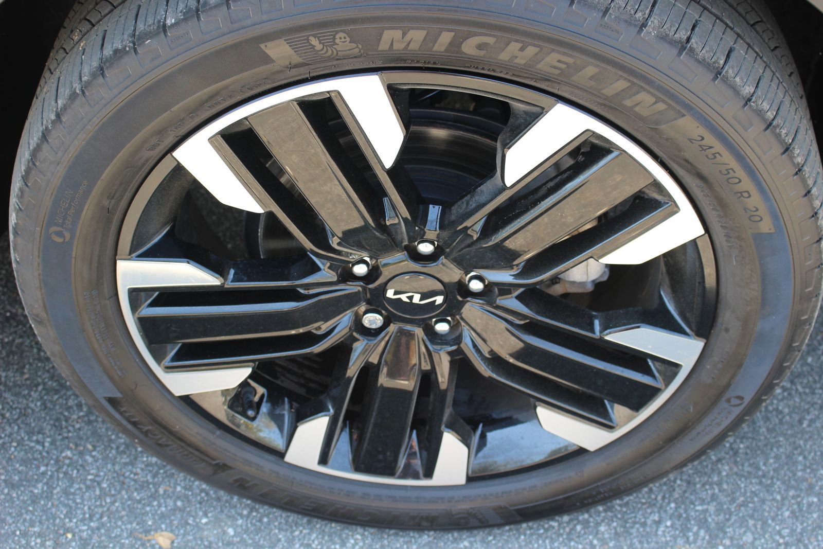 Certified 2024 Kia Telluride SX Prestige w/ Towing Package image 16