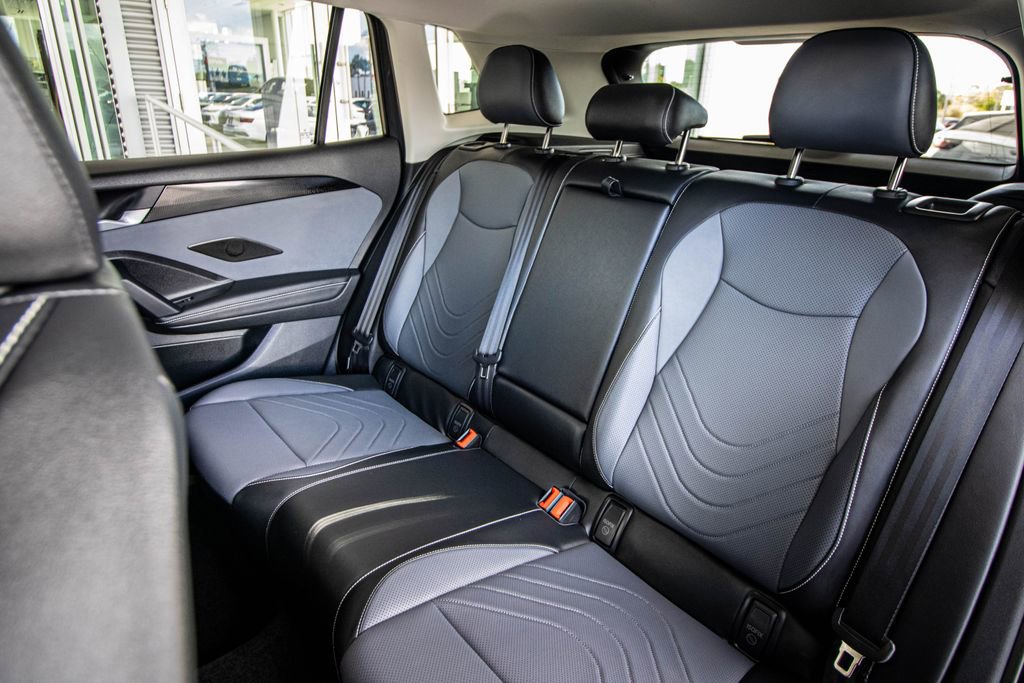 Certified 2025 Volkswagen Tiguan SE image 30