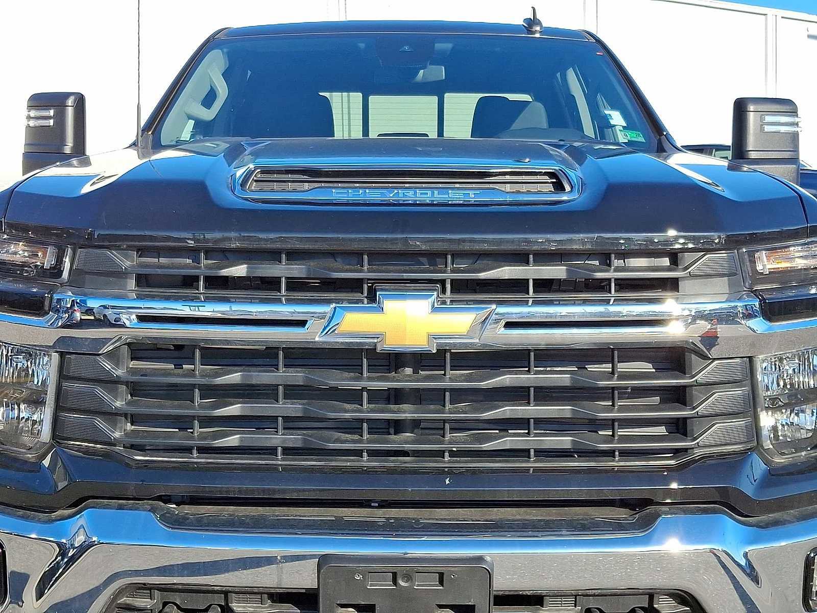 Used 2025 Chevrolet Silverado 2500 LT w/ Convenience Package image 35