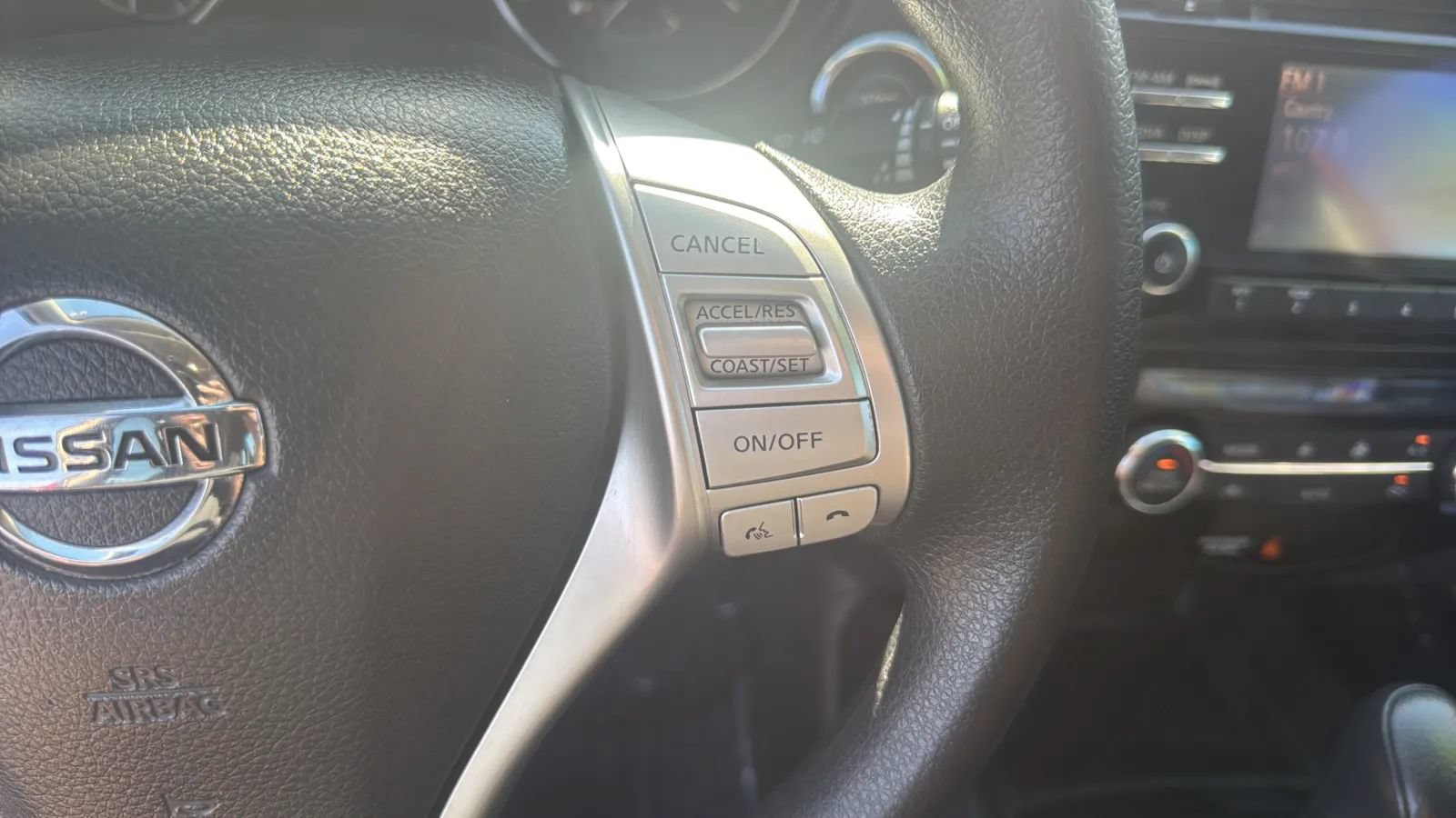 Used 2016 Nissan Rogue SV FWD image 29