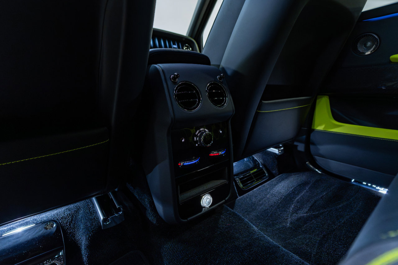 Used 2025 Rolls-Royce Cullinan Black Badge image 23