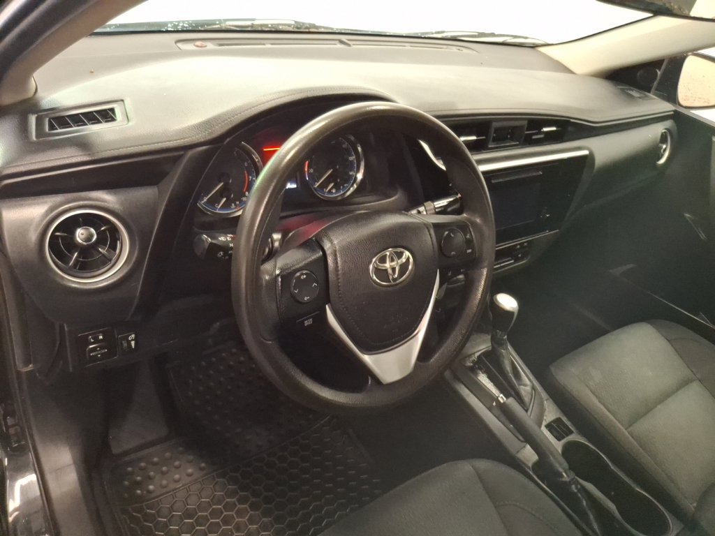 Used 2018 Toyota Corolla LE FWD image 15