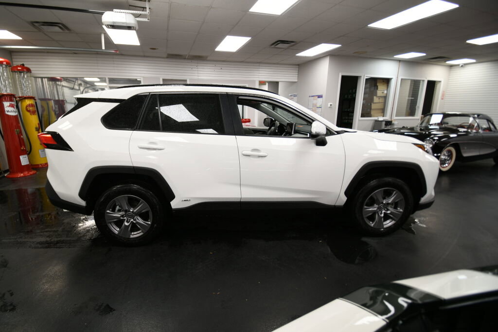 Used 2025 Toyota RAV4 XLE w/ Convenience Package image 8