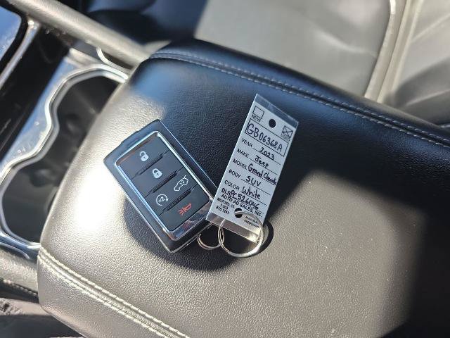 Used 2023 Jeep Grand Cherokee Limited AWD/4WD image 38