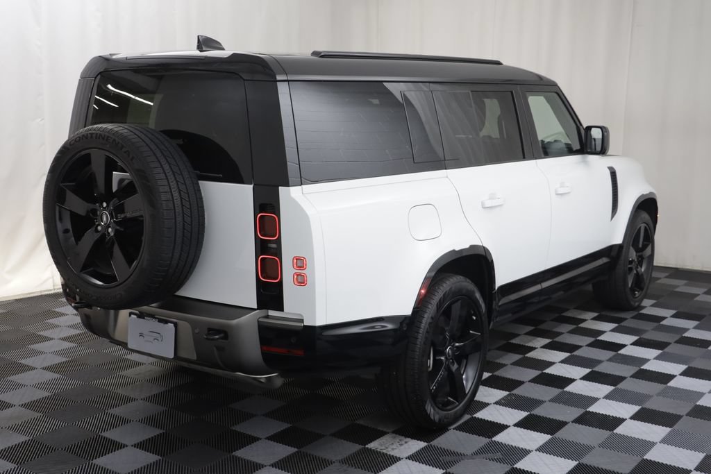 Certified 2025 Land Rover Defender 130 X-Dynamic SE AWD/4WD image 19